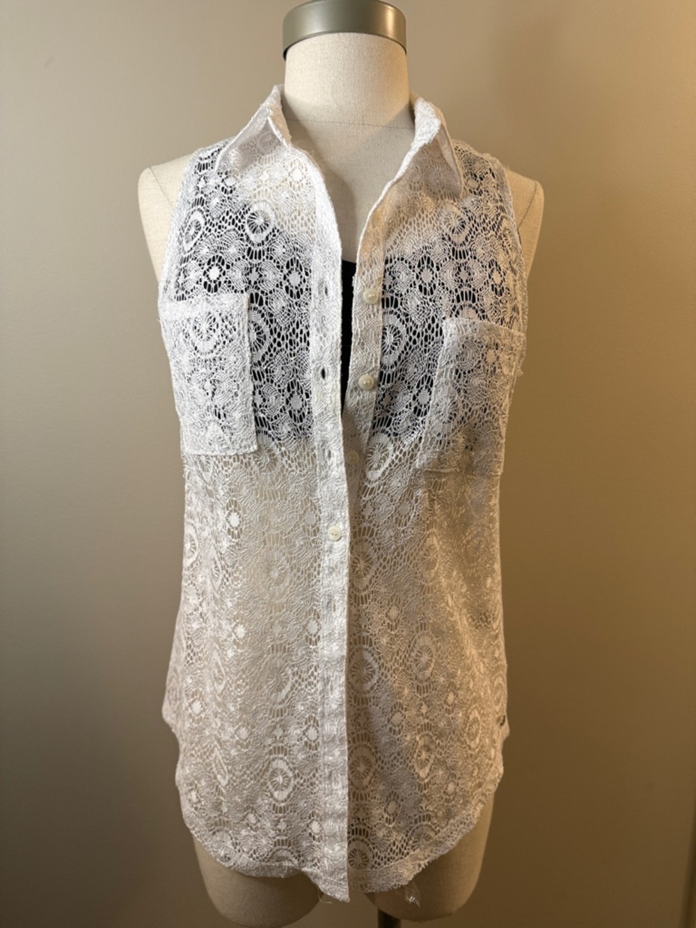 Guess lace button down White Sleeveless Notched Collar Blouse